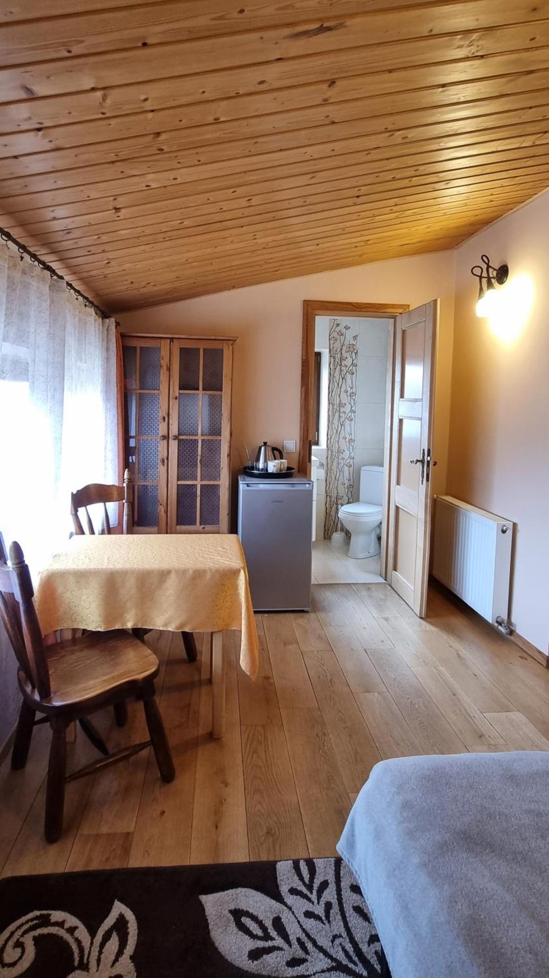 Hotel Mountain House Ustrzyki Dolne Esterno foto