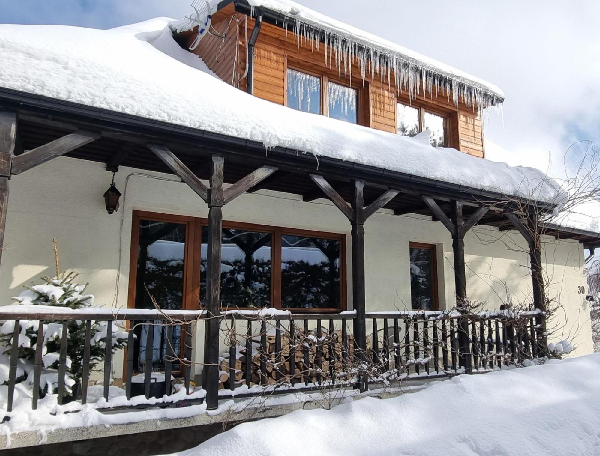 Hotel Mountain House Ustrzyki Dolne Esterno foto